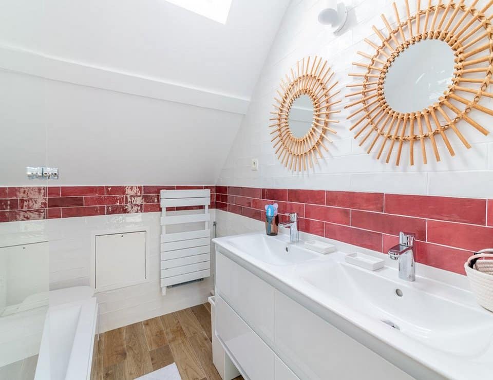 Rénovation d'une salle de bains pour filles par MH DECO