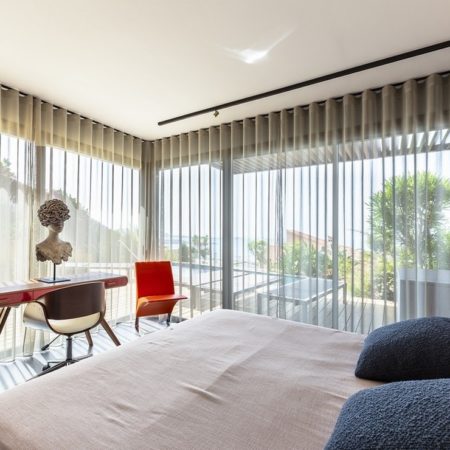 Design intérieur d'une villa contemporaine à Bandol par MH DECO